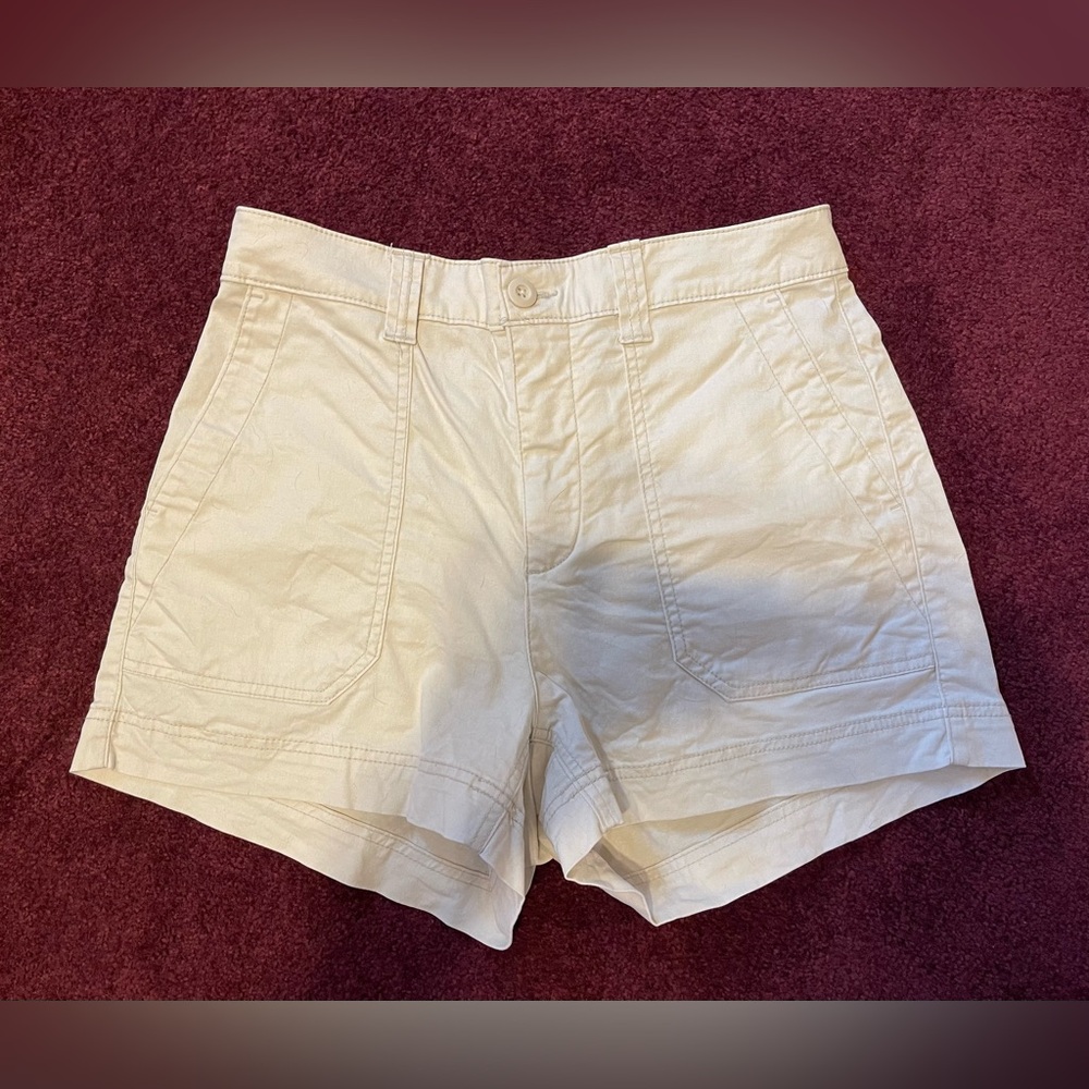 Old Navy High-Waisted OG Chino Shorts. Size M. Never Worn. Excellent Condition!